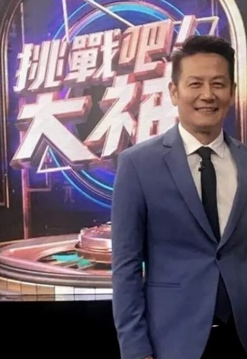 淫荡小骚妇初次挑战黑人巨大的巧克力棒捅得她都快噎著了 - 男人射吧
